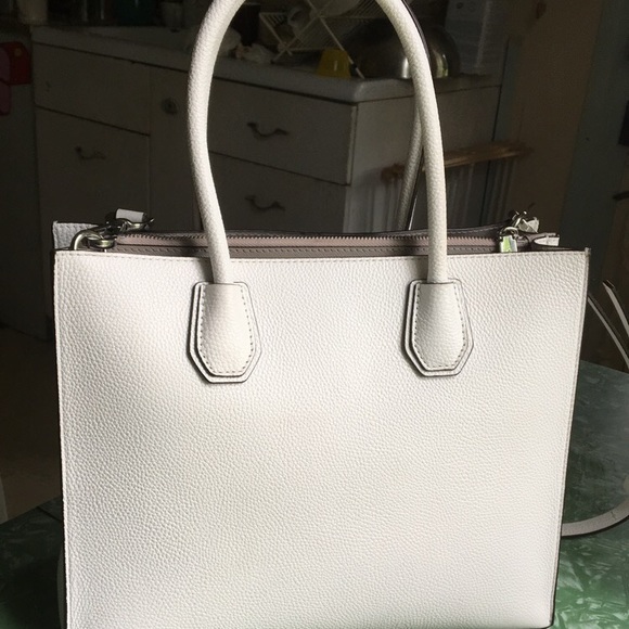 Michael Kors Optic White large Mercer bag - Picture 2 of 4
